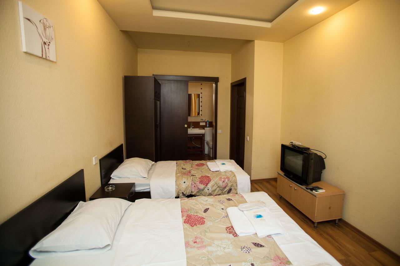 Hotel 4You Tbilisi Buitenkant foto